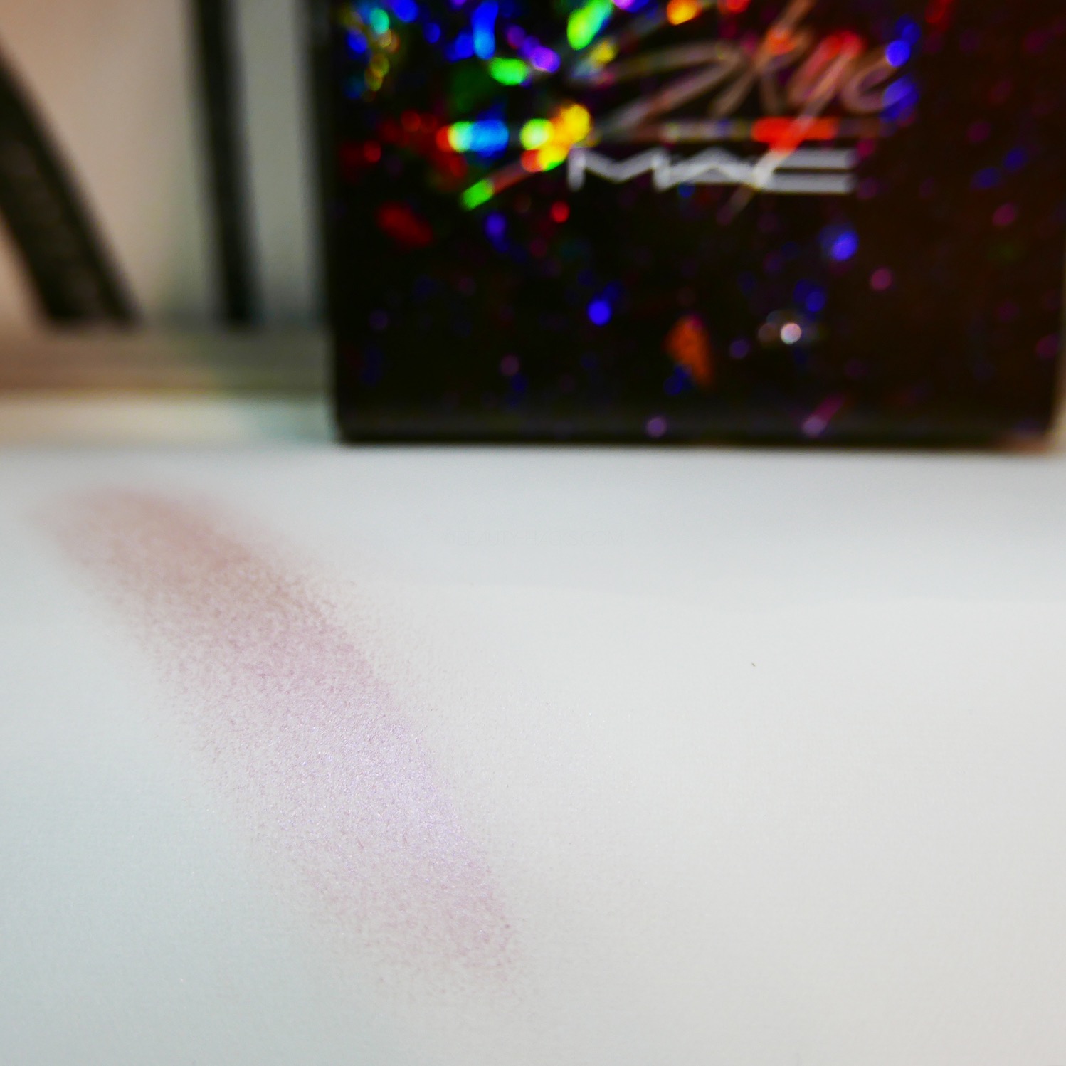 MACCOSMETICS　IRIDESCENT POWDER JUSTINE SKYE