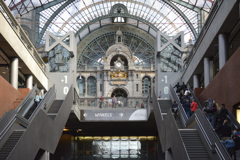 ベルギー　アントワープ駅 駅舎